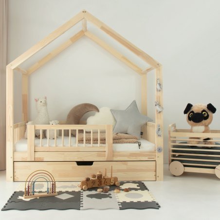 Gemütliches Hausbett MILLA-CLASSIC, das Kinder zum regelmäßigen Schlafen und Entspannen einlädt Gemütliches Hausbett MILLA-CLASSIC, das Kinder zum regelmäßigen Schlafen und Entspannen einlädt