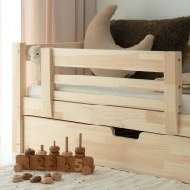 Nahaufnahme des Holzes – sichtbare Maserung, heller Kiefernton, warme Ausstrahlung Nahaufnahme des Holzes – sichtbare Maserung, heller Kiefernton, warme Ausstrahlung
