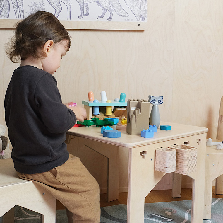 HOCHWERTIGER TISCH MIT STÜHLEN FÜR KINDER – FSC-ZERTIFIZIERTES HOLZ