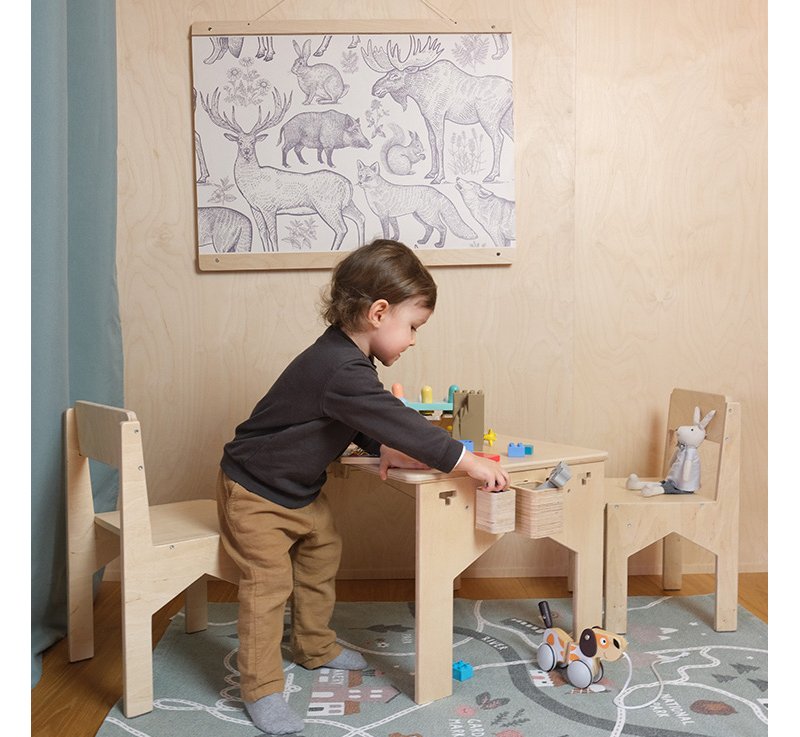 MONTESSORI-KINDERMÖBEL AUS HOLZ MIT ORGANIZER – TISCH UND 2 STÜHLE