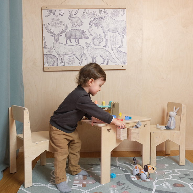 MONTESSORI-KINDERMÖBEL AUS HOLZ MIT ORGANIZER – TISCH UND 2 STÜHLE
