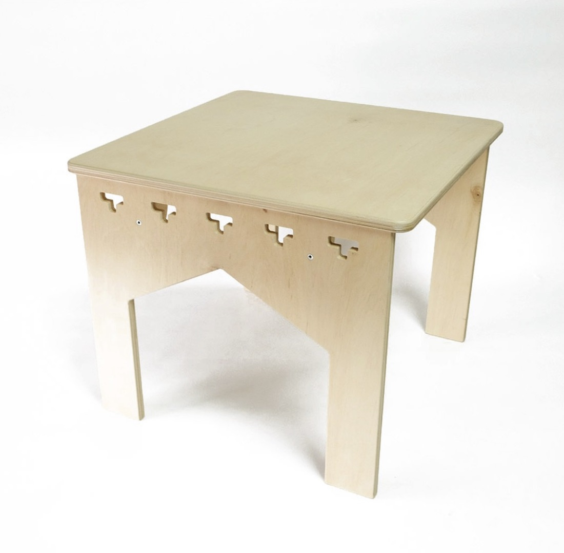 MINIMALISTISCHER ORGANIZER-TISCH FÜR KINDER AUS NATURHOLZ