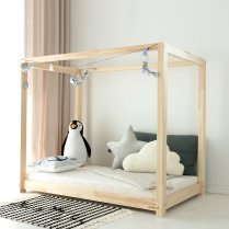 Bodenbett aus Holz TUULA BASIC seitlich – Kinderbett mit einfachem Dach und Platz für Kissen und Spielzeug Bodenbett aus Holz TUULA BASIC seitlich – Kinderbett mit einfachem Dach und Platz für Kissen und Spielzeug