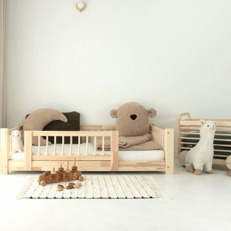 Holzbett LINO CLASSIC kombiniert mit weiteren Naturholzmöbeln – harmonisches Kinderzimmer Holzbett LINO CLASSIC kombiniert mit weiteren Naturholzmöbeln – harmonisches Kinderzimmer