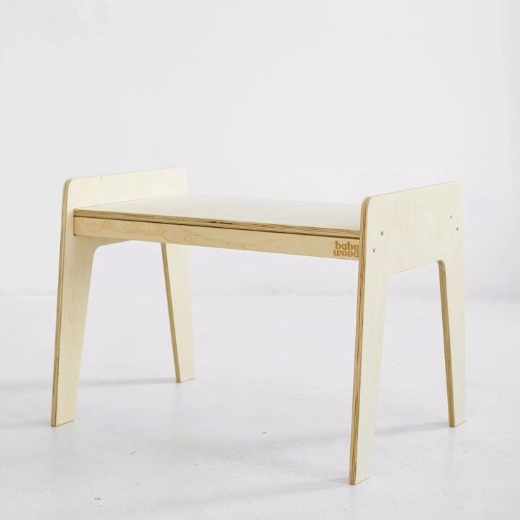 Kindertisch und Stuhl aus Holz, Detailaufnahme der hochwertigen Verarbeitung.