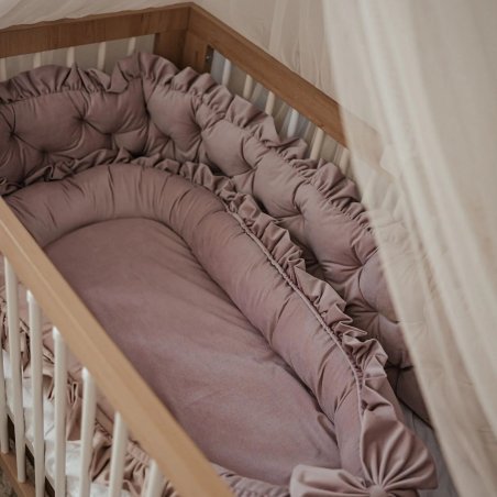 Altrosa Bettnestchen im Babybett -handgenäht, gepolstert & dekorativ, ideal als stilvolle Umrandung ohne Baby Altrosa Bettnestchen im Babybett -handgenäht, gepolstert & dekorativ, ideal als stilvolle Umrandung ohne Baby