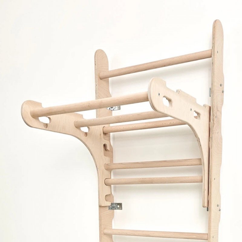 Nahaufnahme: Klimmzuggriff 2-in-1 - natürliches, fein geschliffenes Holz, hochwertige Verarbeitung für die Sprossenwand