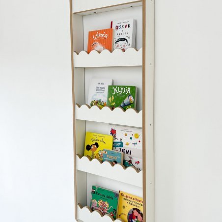 Weißes Wandregal für Kinderzimmer - Seitenansicht mit Kinderbüchern auf den Regalböden